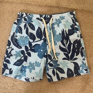 Vineyard vines tropical pattern shorts